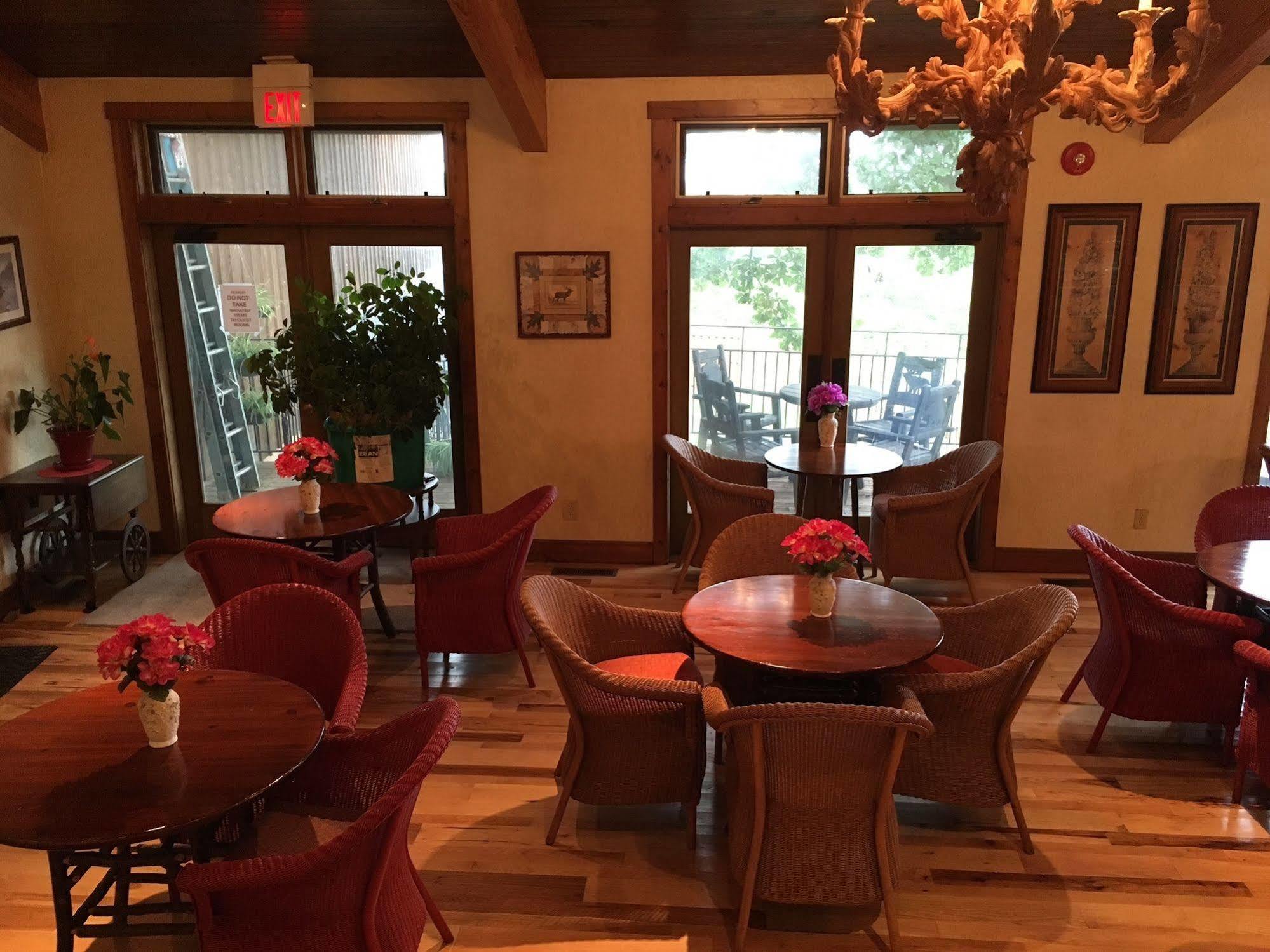 Country Mountain Inn Eureka Springs Buitenkant foto